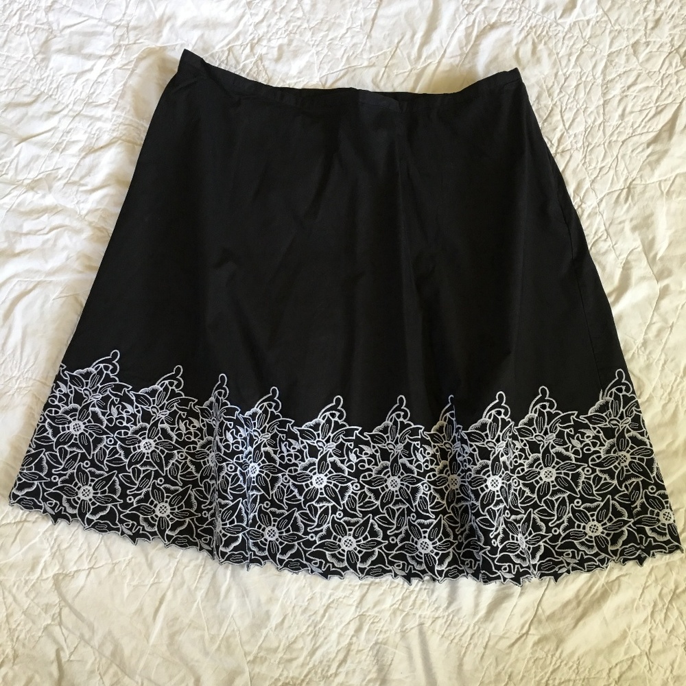 Talbots Black/White Embroidered Hem Skirt Sz 20W